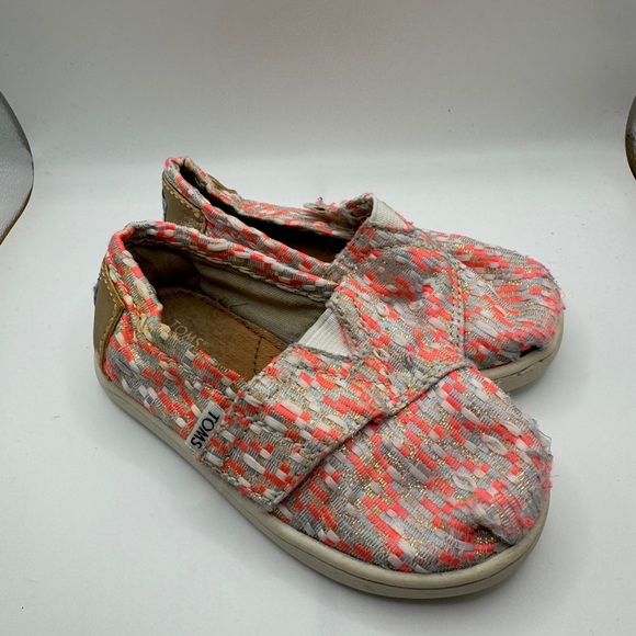 Toms Other - TOMS Toddler Girls Size 7 Coral & Silver Colorful Woven Flats